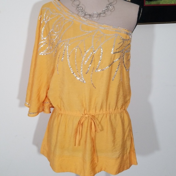 Marineblu Tops - Marineblu one shoulder sequined yellow top. Size M